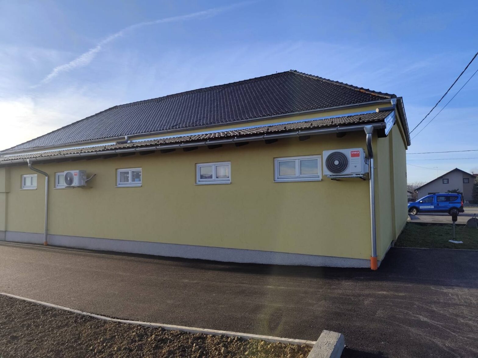 Društveni dom u Filipovcu spreman za sve sezone: Novo parkiralište i klimatizirana dvorana